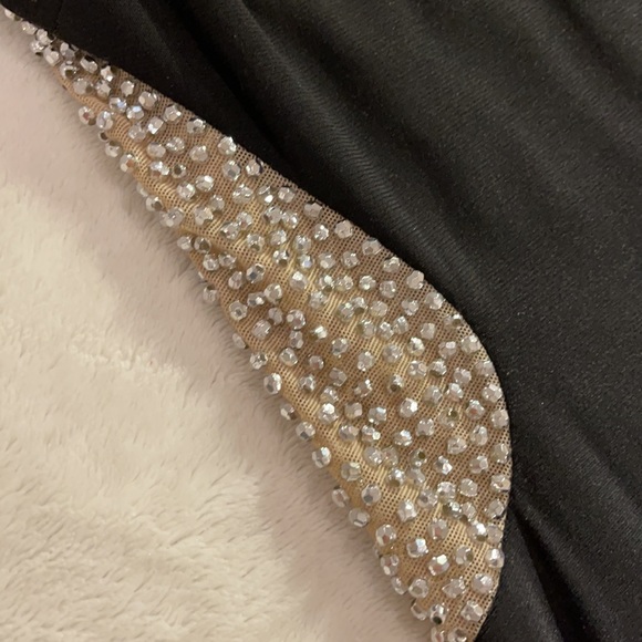 Elegant black tie formal dress - Picture 5 of 13